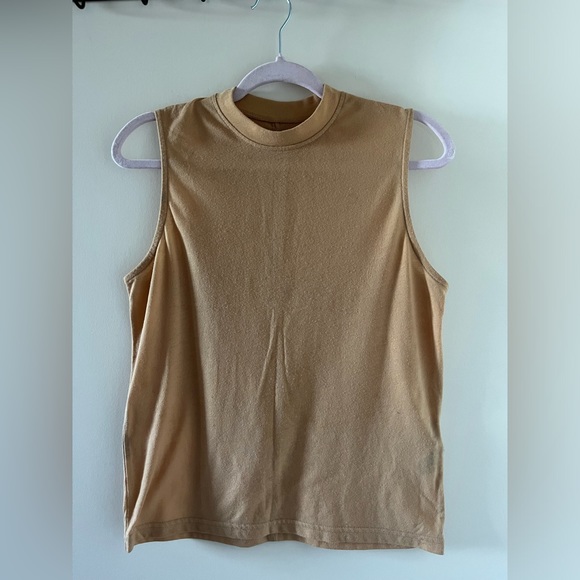 Sleeveless turtleneck 💛 - Picture 1 of 4